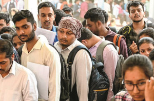 اُداسی بھرے دن کبھی تو ڈھلیں گے!